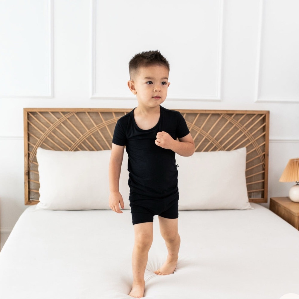 KyteBaby short-sleeve short pajama in midnight size T2